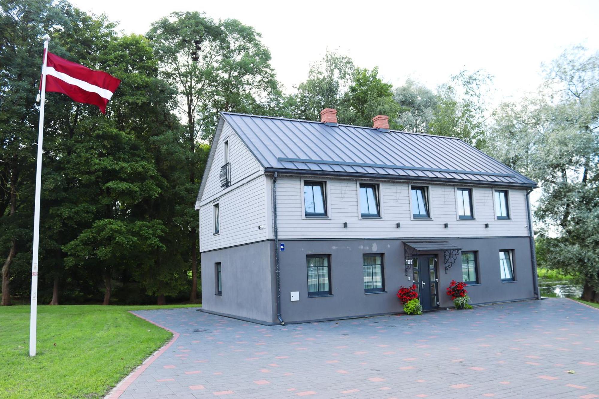 Saules Iela 2A Aparthotel Saldus Exterior photo